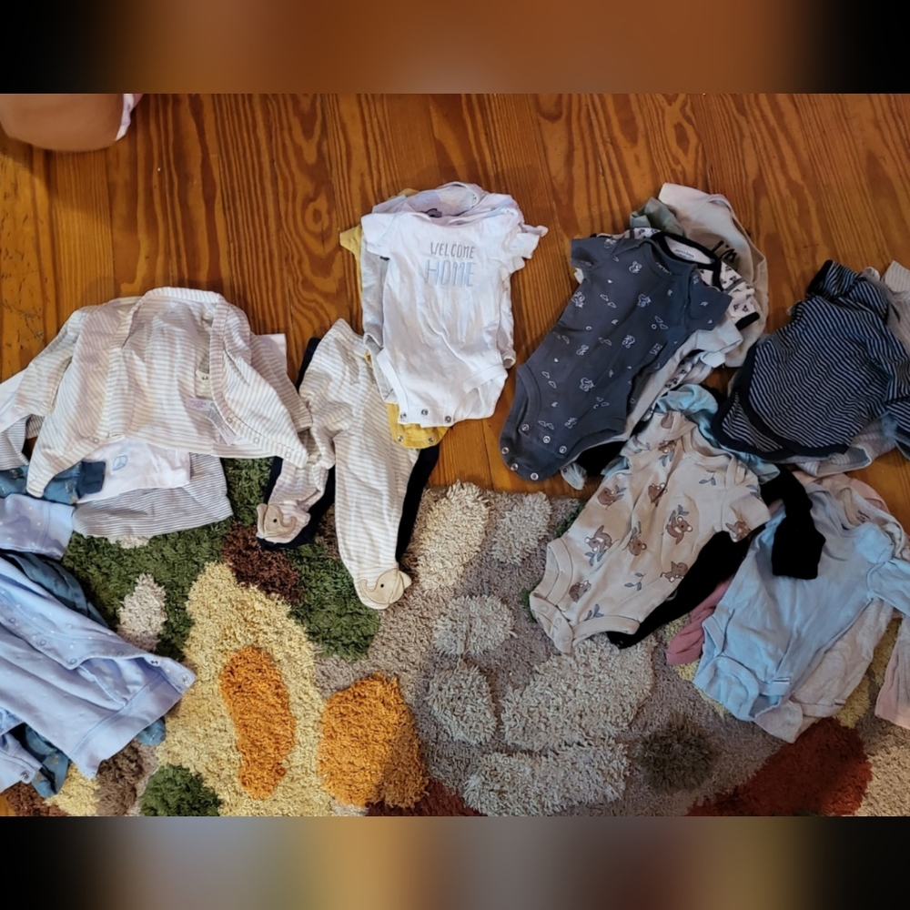 Set of 10 assorted onesies for 0-3 months + bonus items